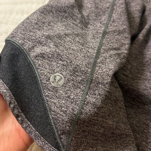 Lululemon Hotty Hot Short II *Long 4" Size 6 Tall - Picture 5 of 7